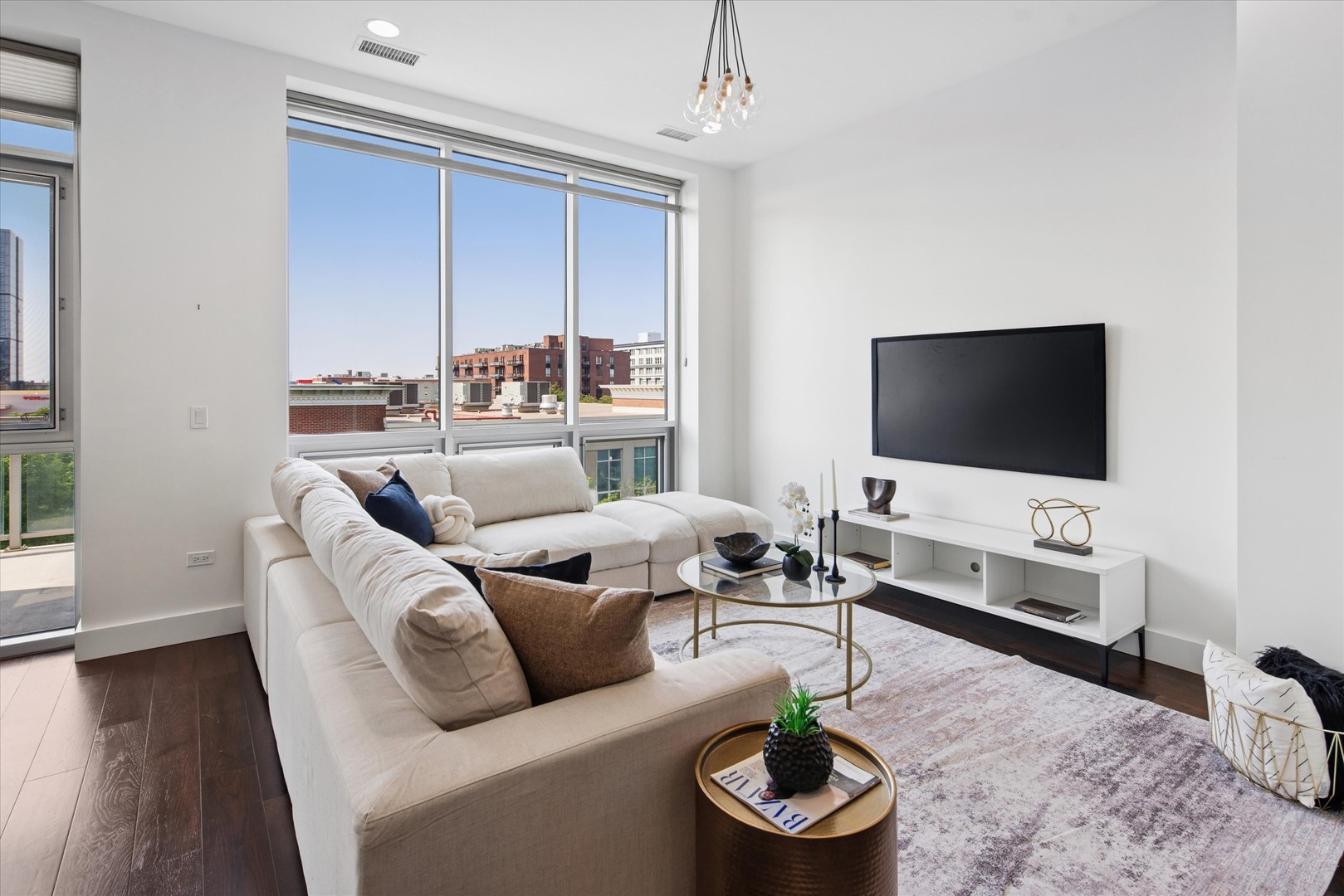 1124 W Adams Street Unit: 5E