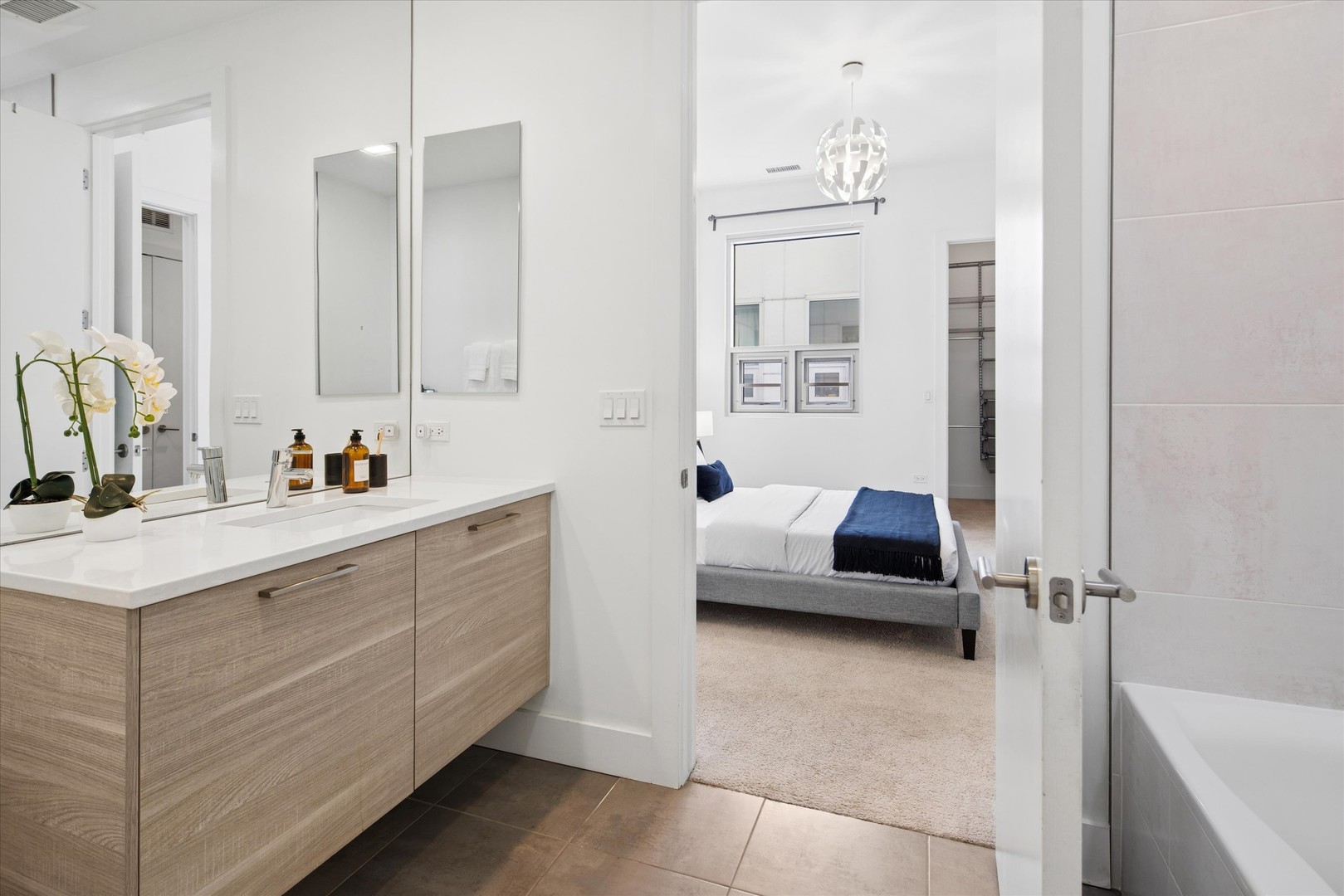 1124 W Adams Street Unit: 5E