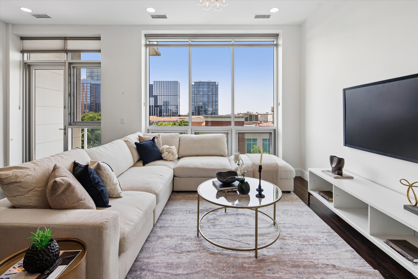 1124 W Adams Street Unit: 5E