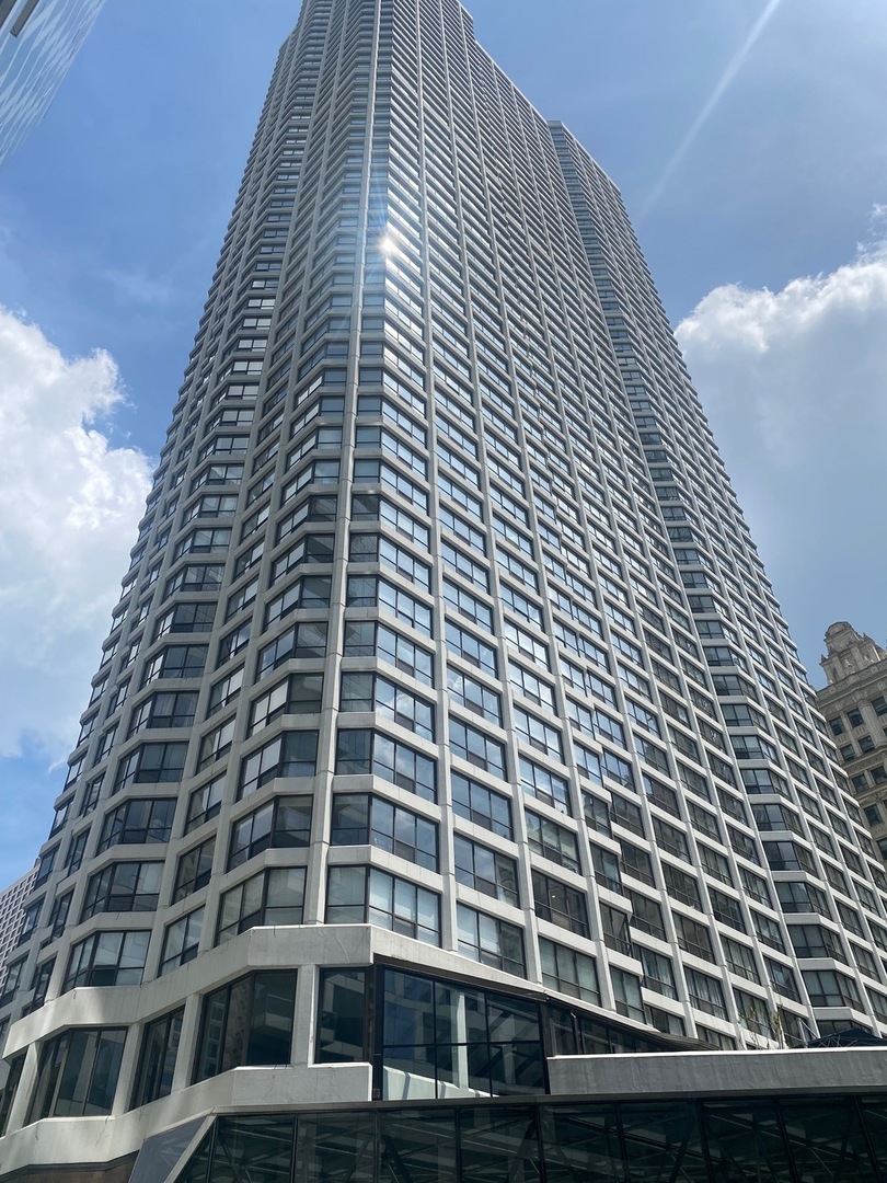 405 N Wabash Avenue Unit: B4