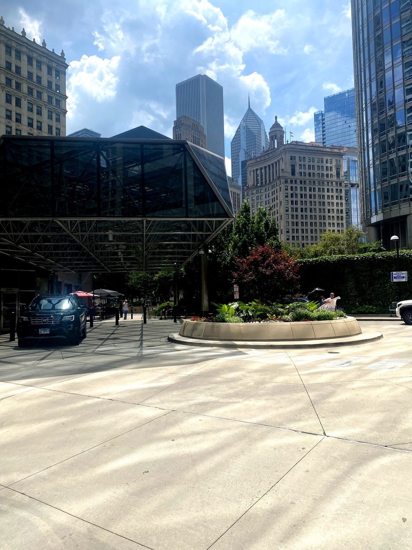 405 N Wabash Avenue Unit: B4