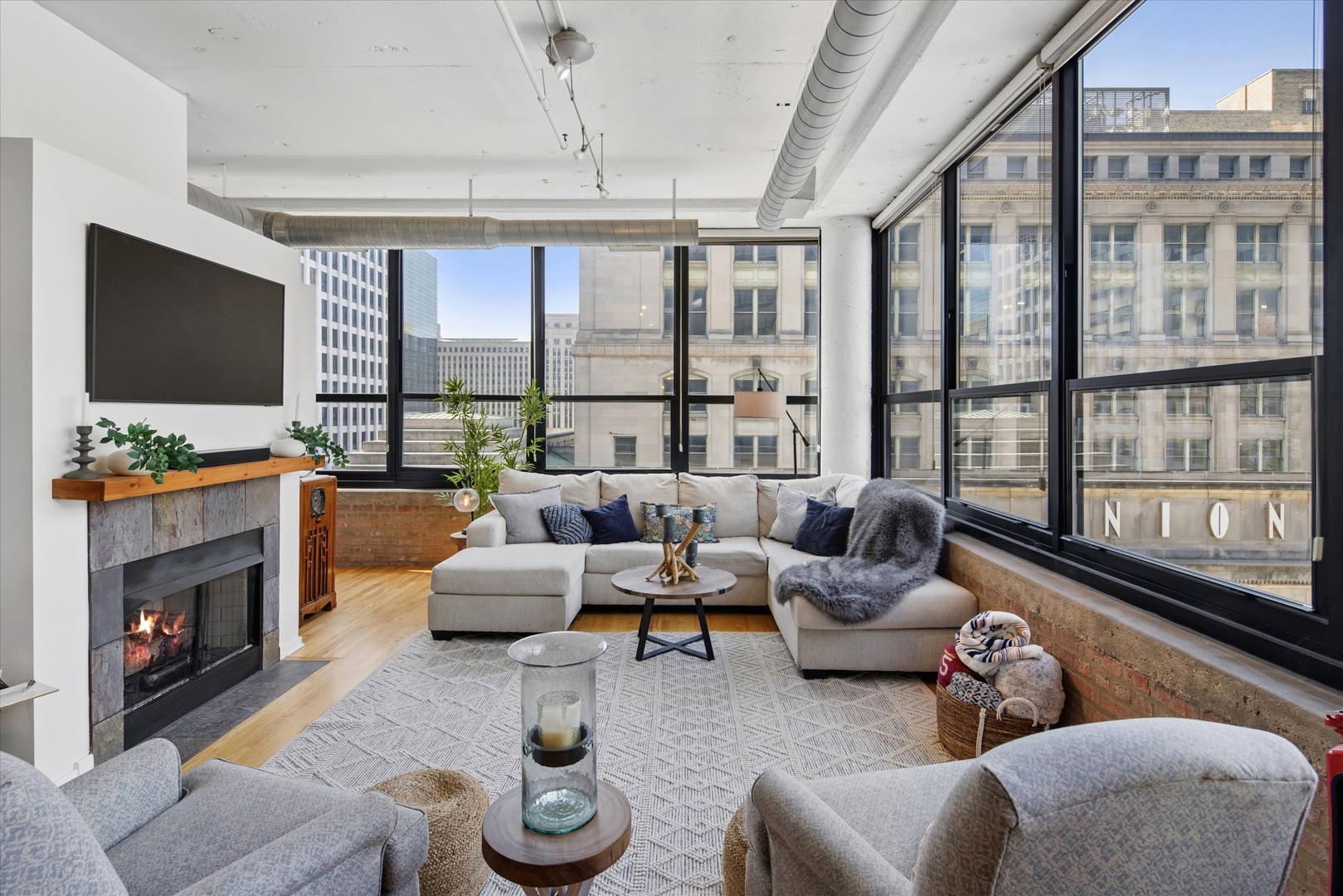 130 S CANAL Street Unit: 619