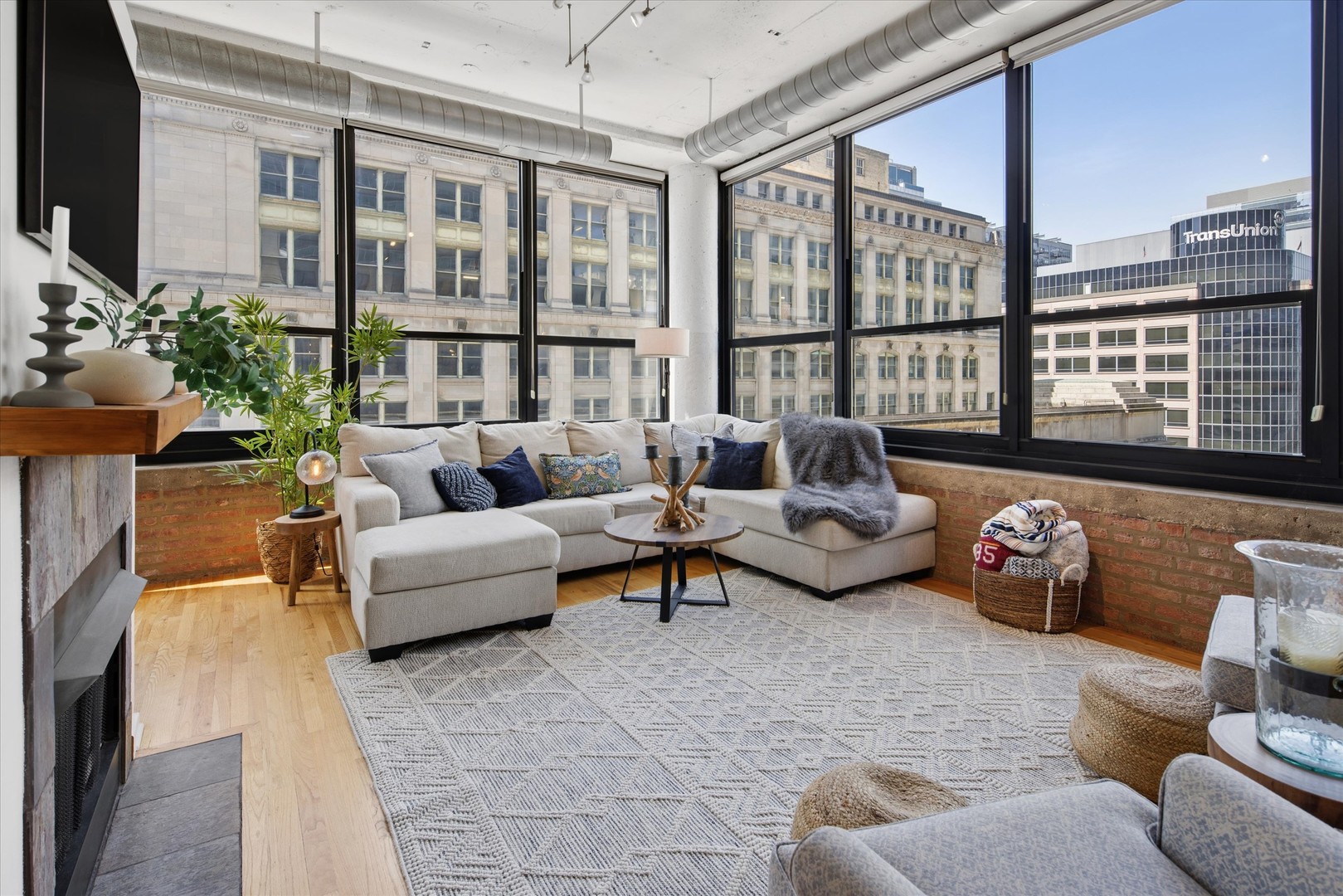 130 S CANAL Street Unit: 619