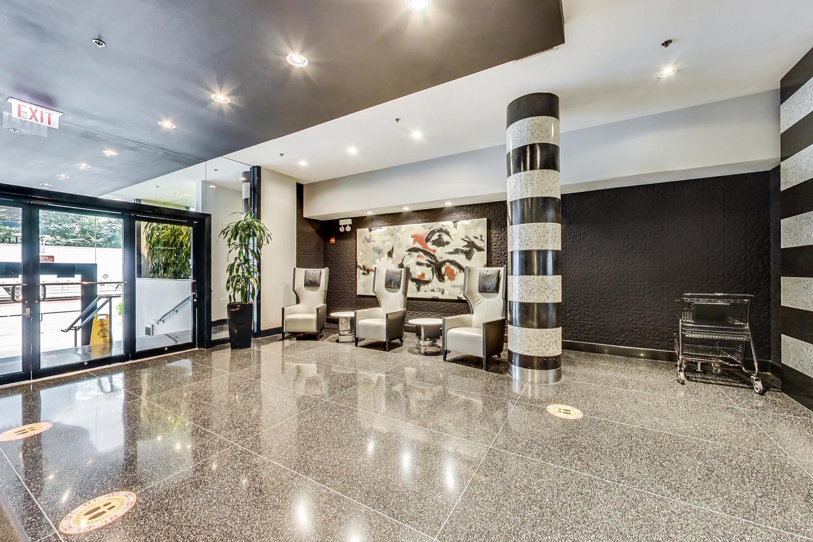 130 S CANAL Street Unit: 619