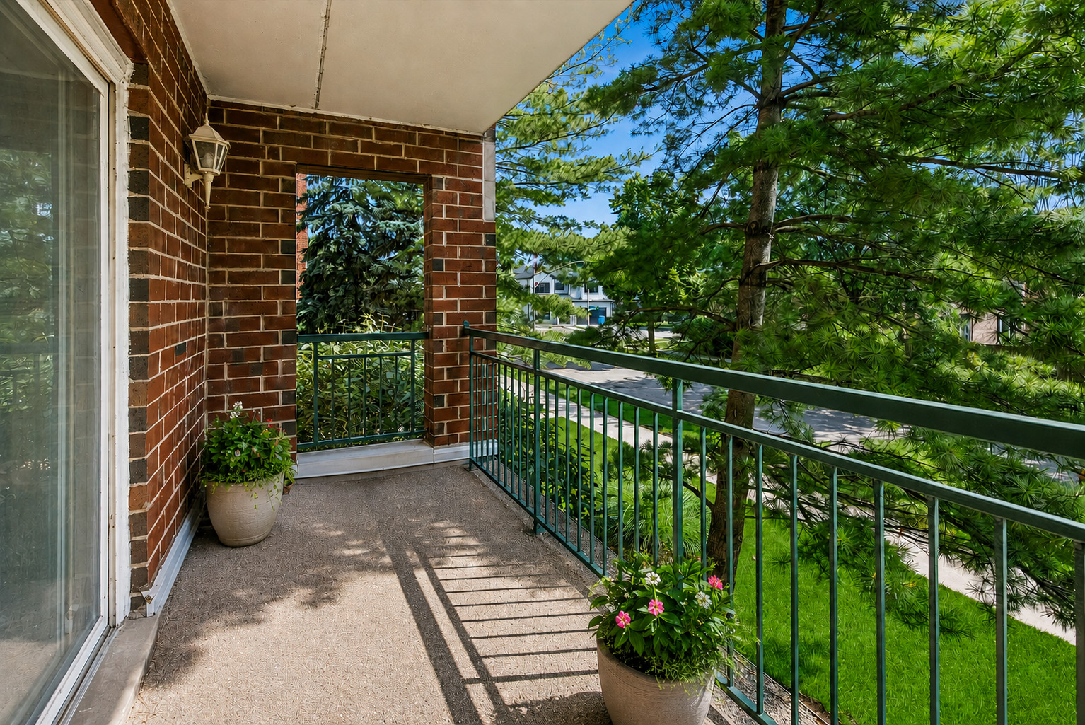 5320 N Lowell Avenue Unit: 205