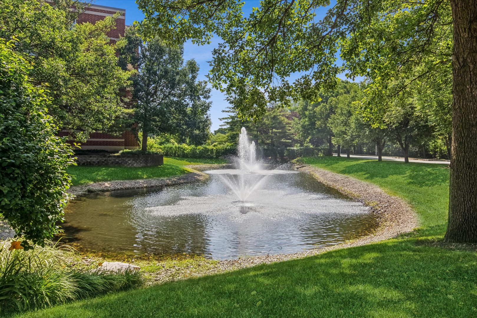 5320 N Lowell Avenue Unit: 205