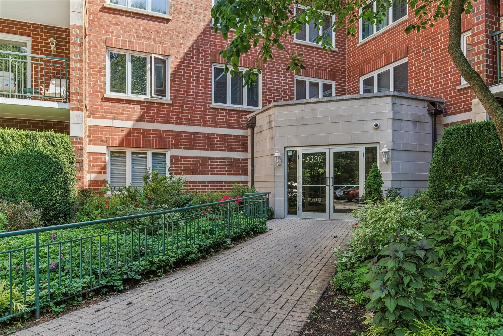 5320 N Lowell Avenue Unit: 205