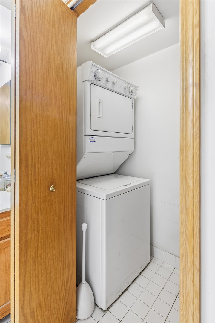 5320 N Lowell Avenue Unit: 205