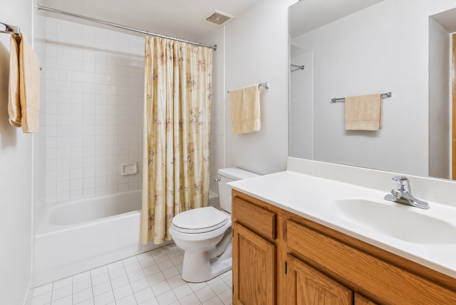 5320 N Lowell Avenue Unit: 205
