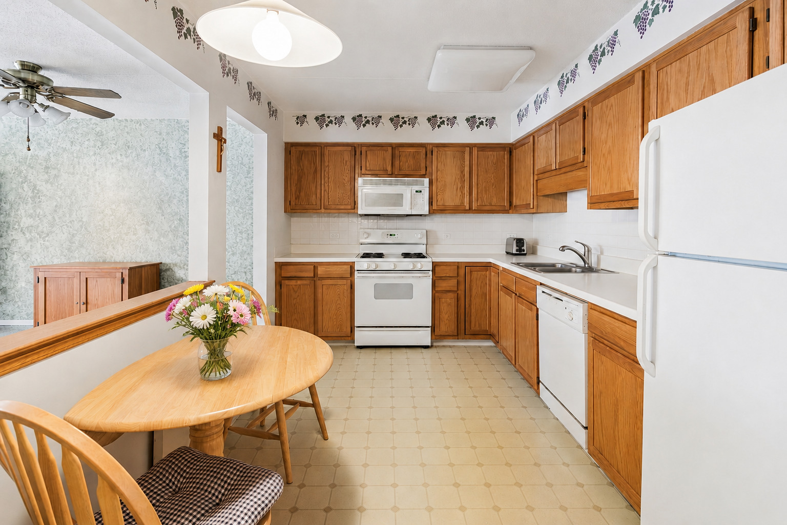 5320 N Lowell Avenue Unit: 205