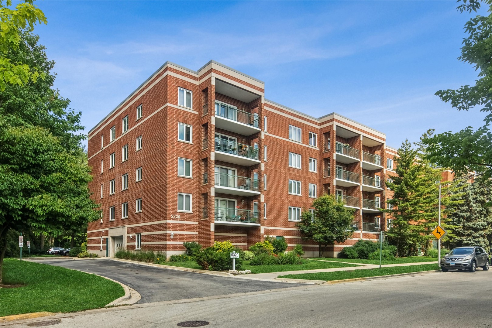 5320 N Lowell Avenue Unit: 205