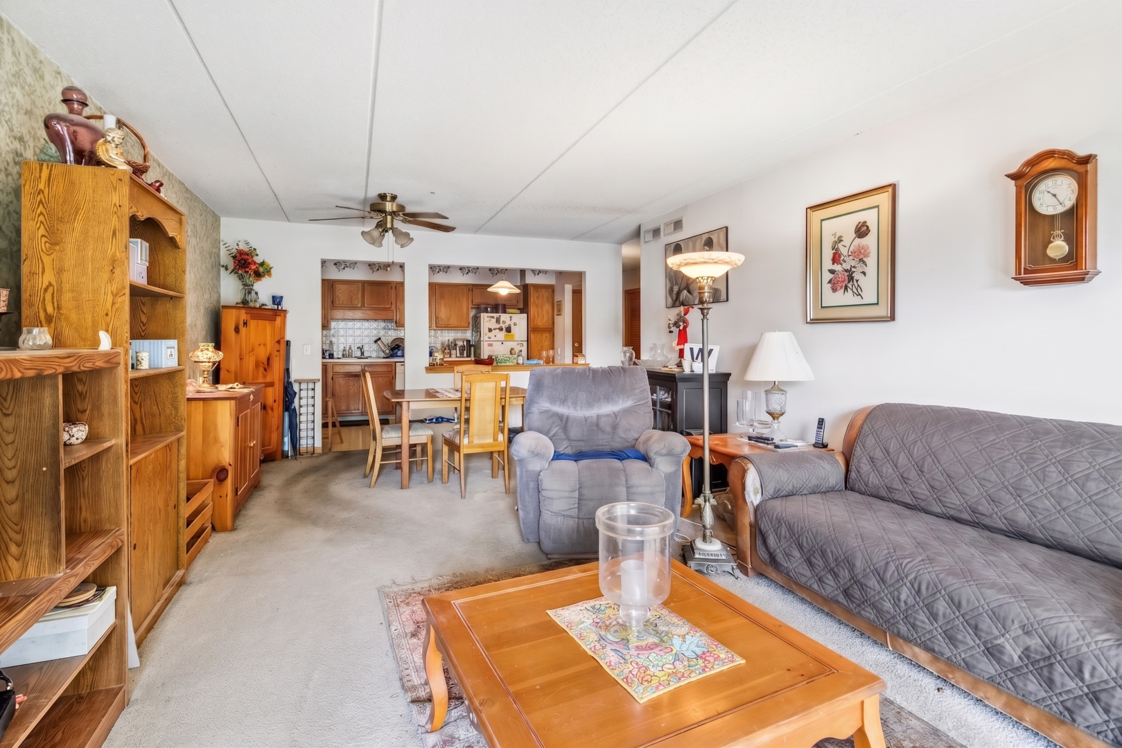 5320 N Lowell Avenue Unit: 205
