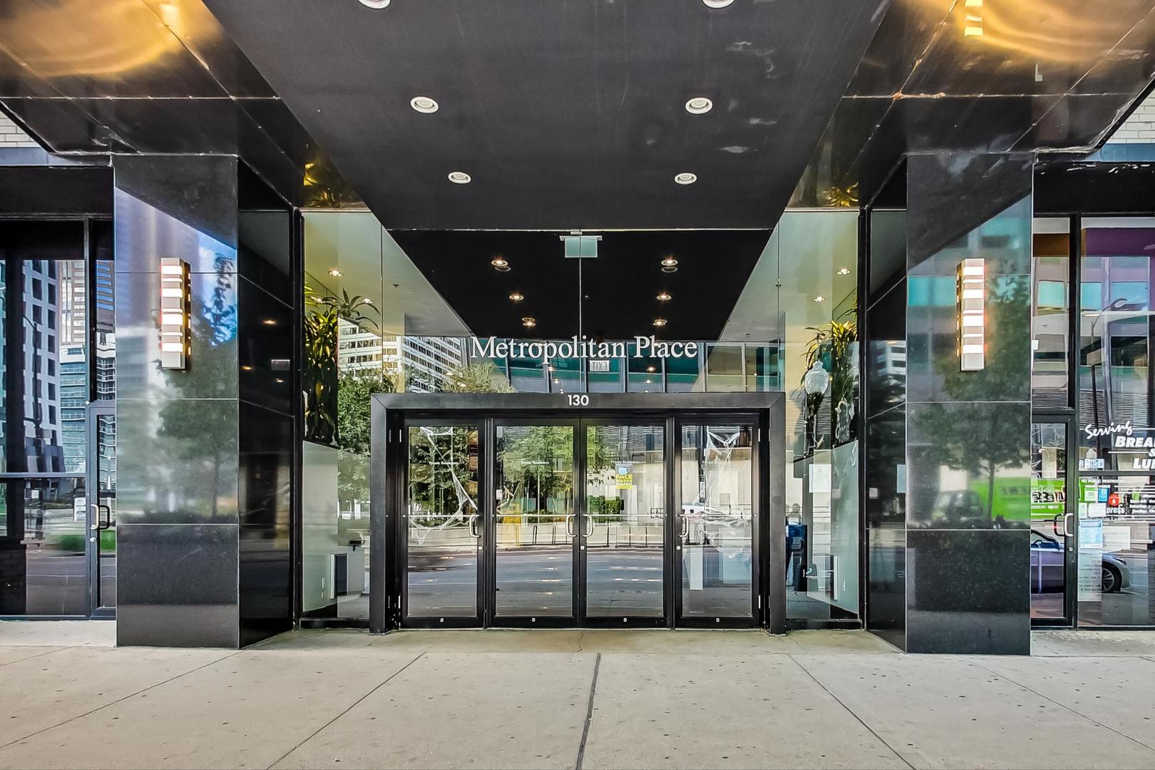 130 S Canal Street Unit: 425-26