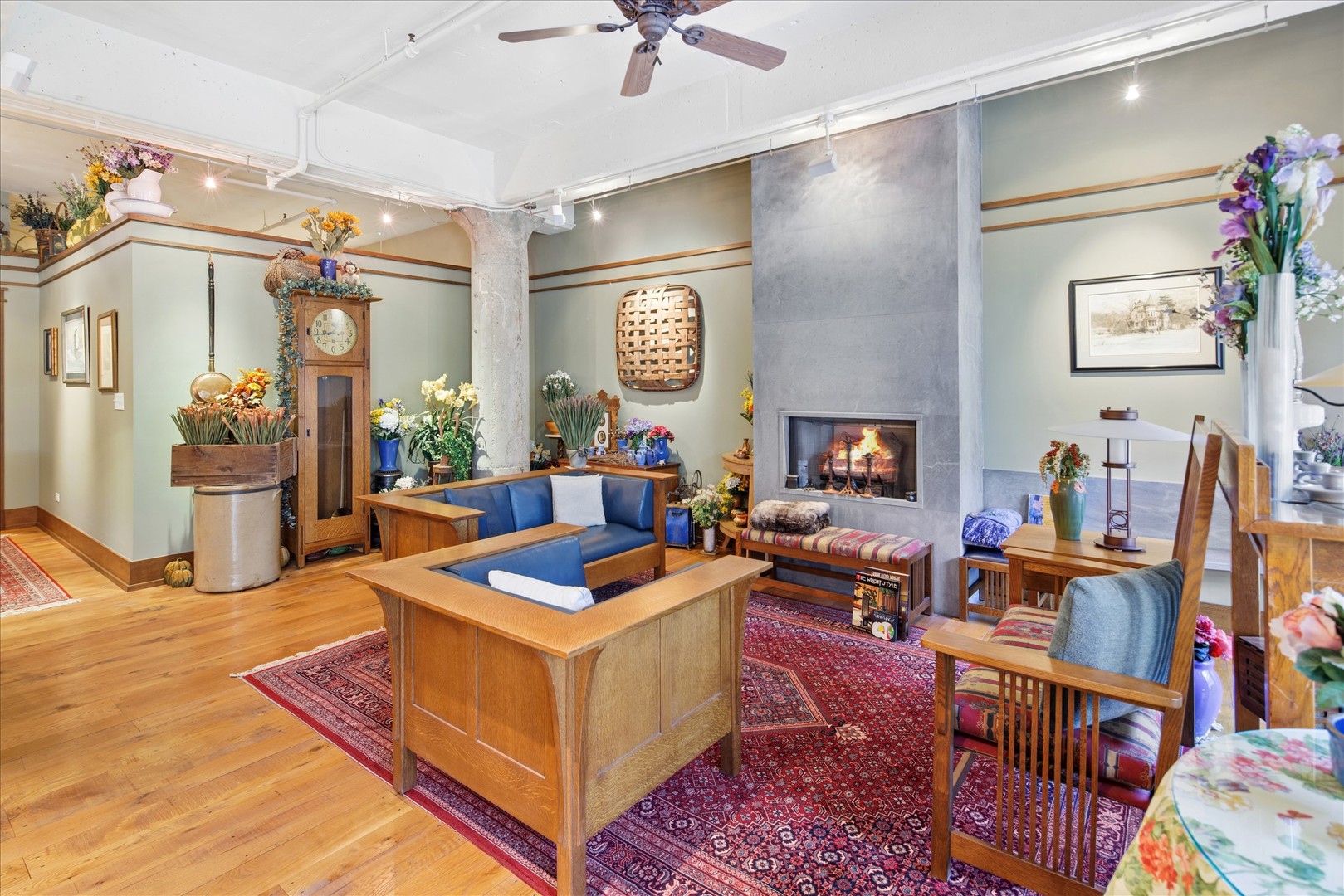130 S Canal Street Unit: 425-26