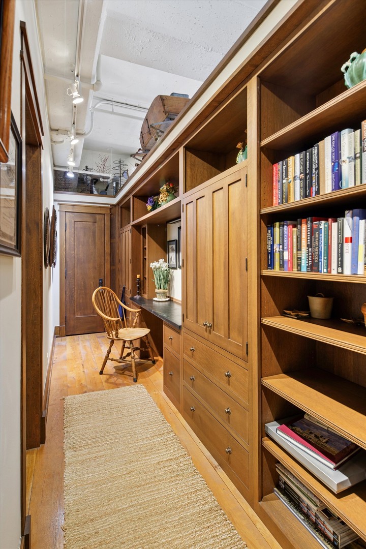 130 S Canal Street Unit: 425-26