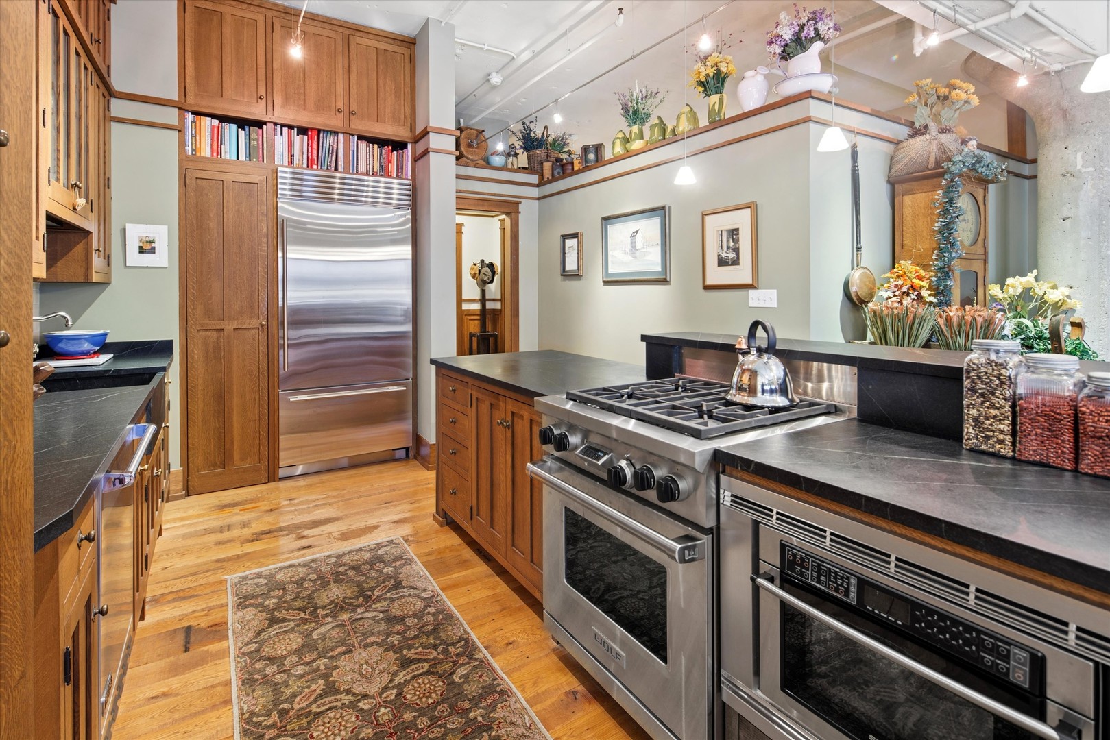 130 S Canal Street Unit: 425-26