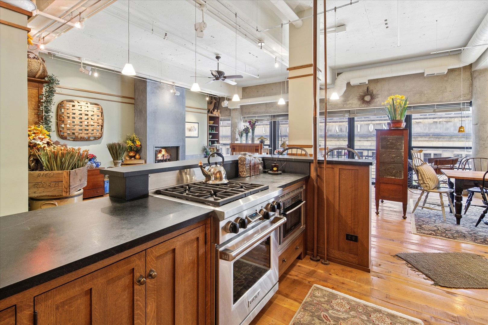 130 S Canal Street Unit: 425-26