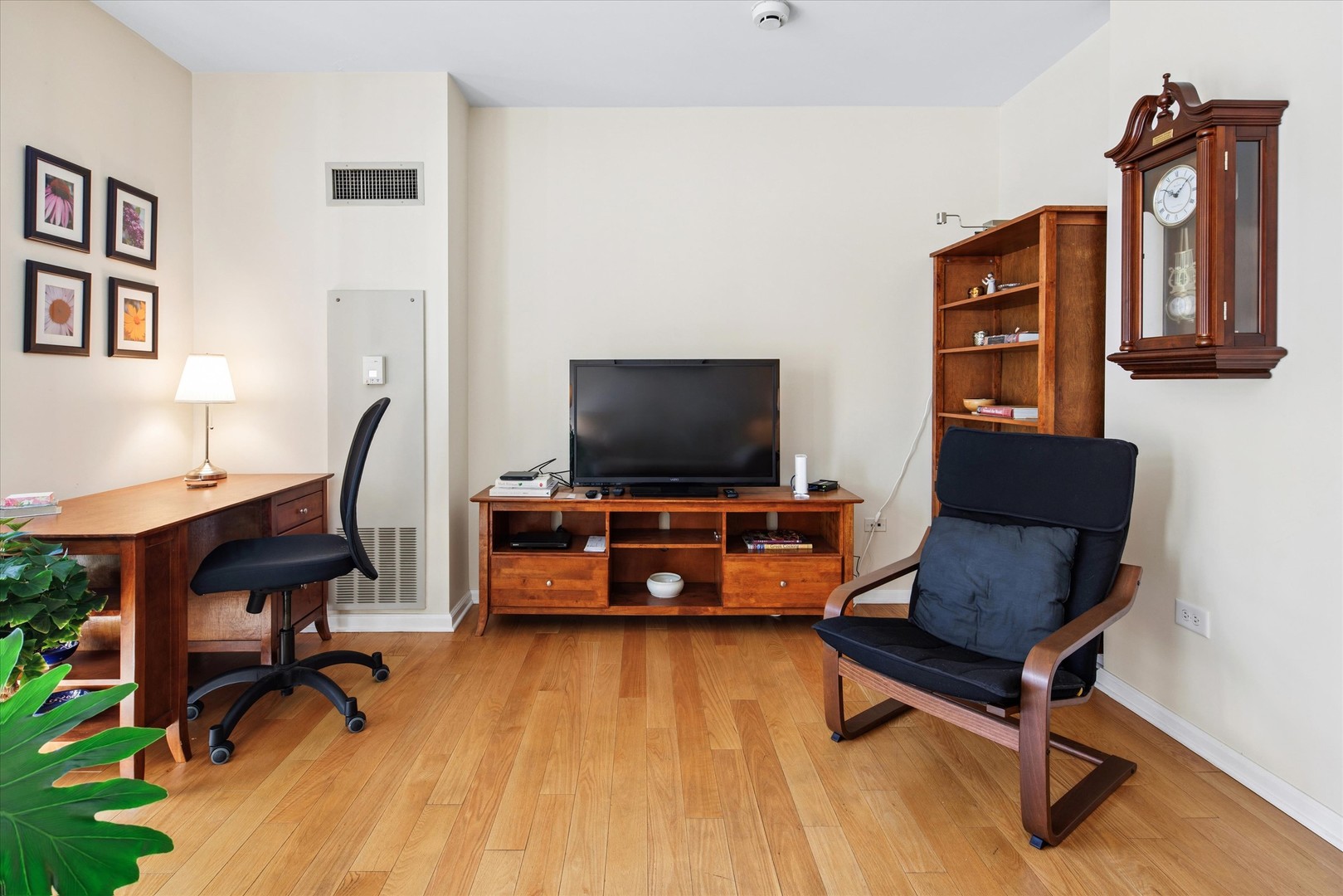 125 S JEFFERSON Street Unit: 1905