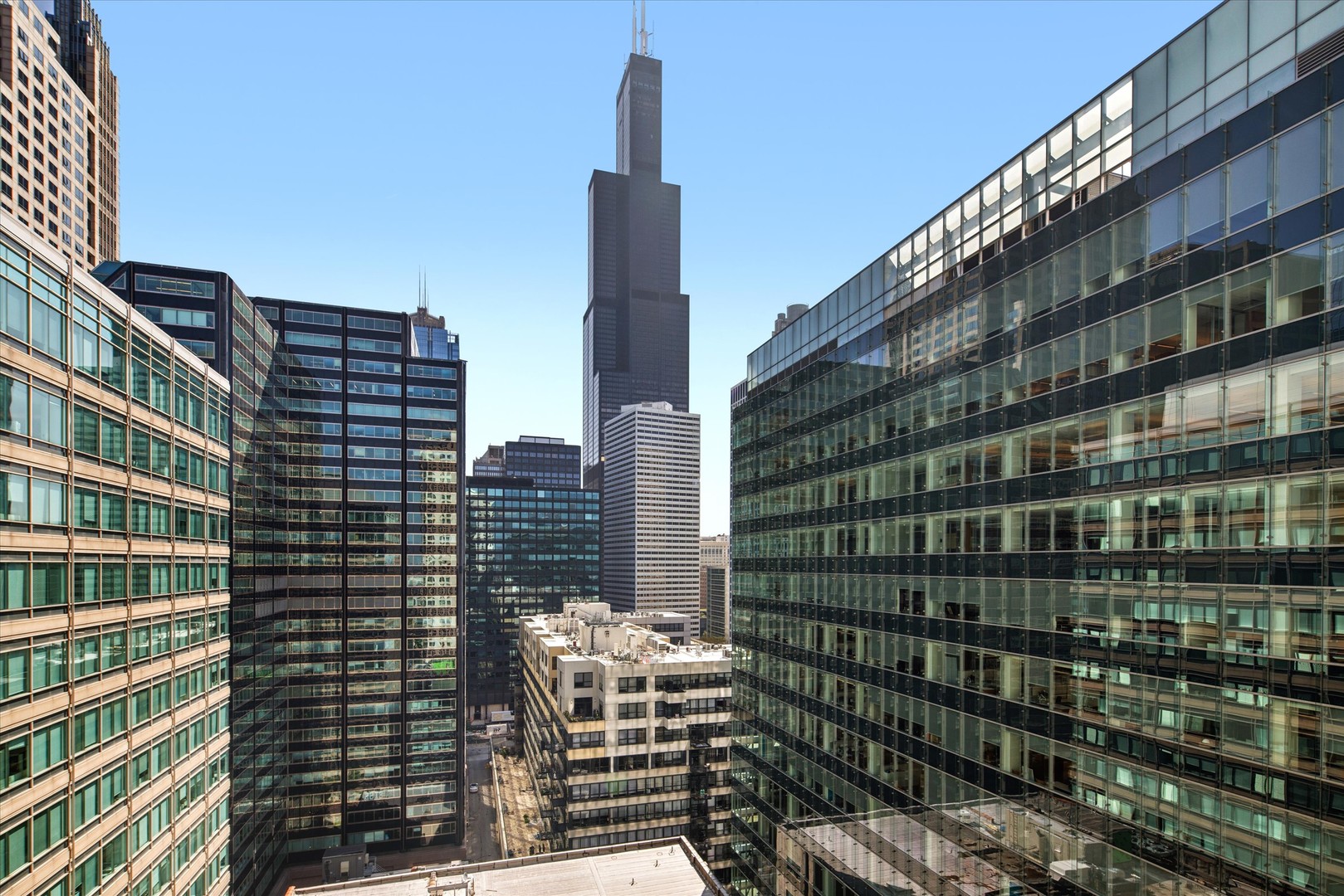 125 S JEFFERSON Street Unit: 1905