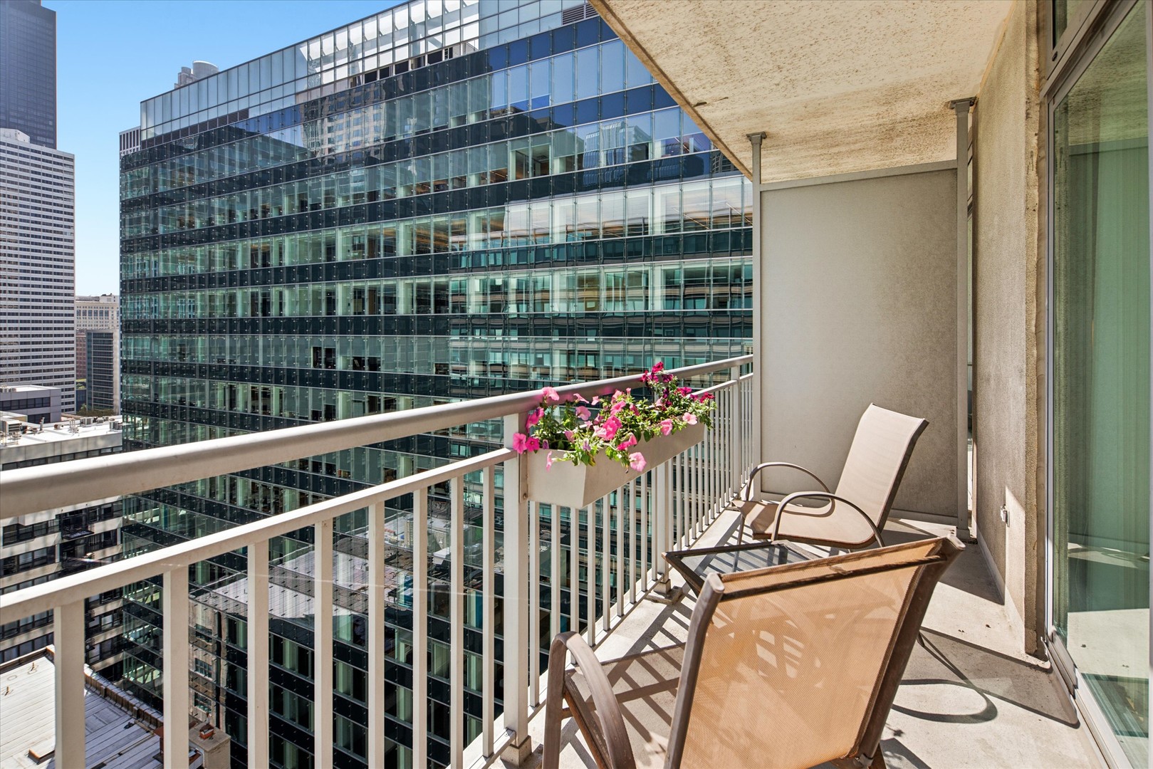 125 S JEFFERSON Street Unit: 1905