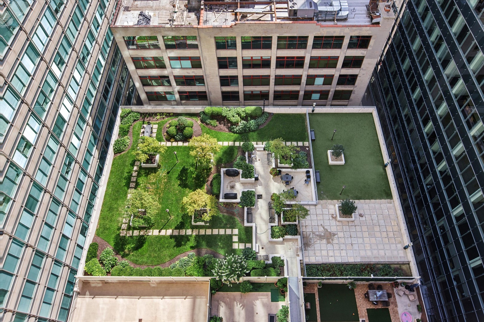 125 S JEFFERSON Street Unit: 1905