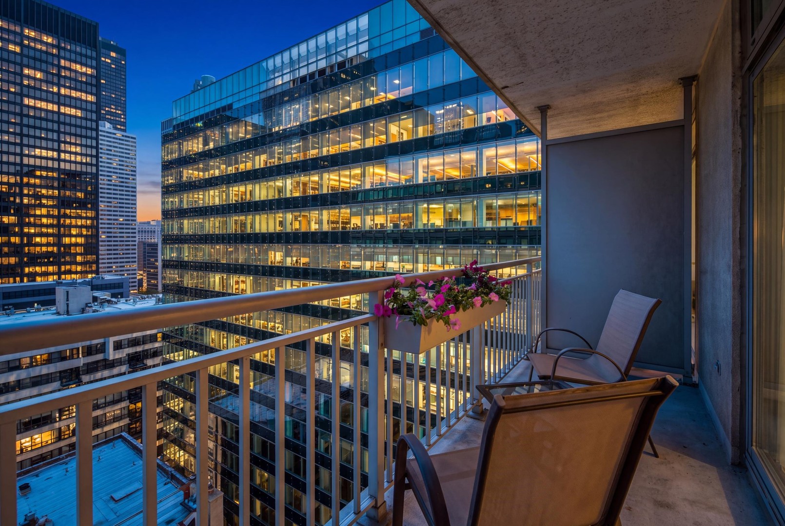 125 S JEFFERSON Street Unit: 1905