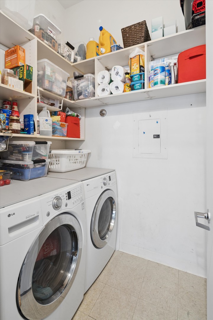 130 S CANAL Street Unit: 607