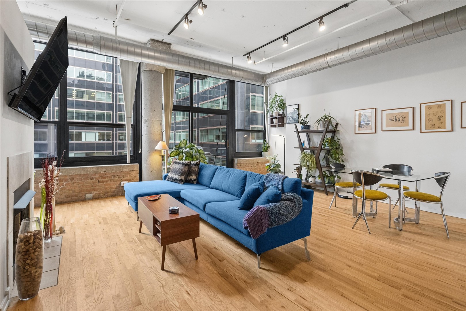 130 S CANAL Street Unit: 607