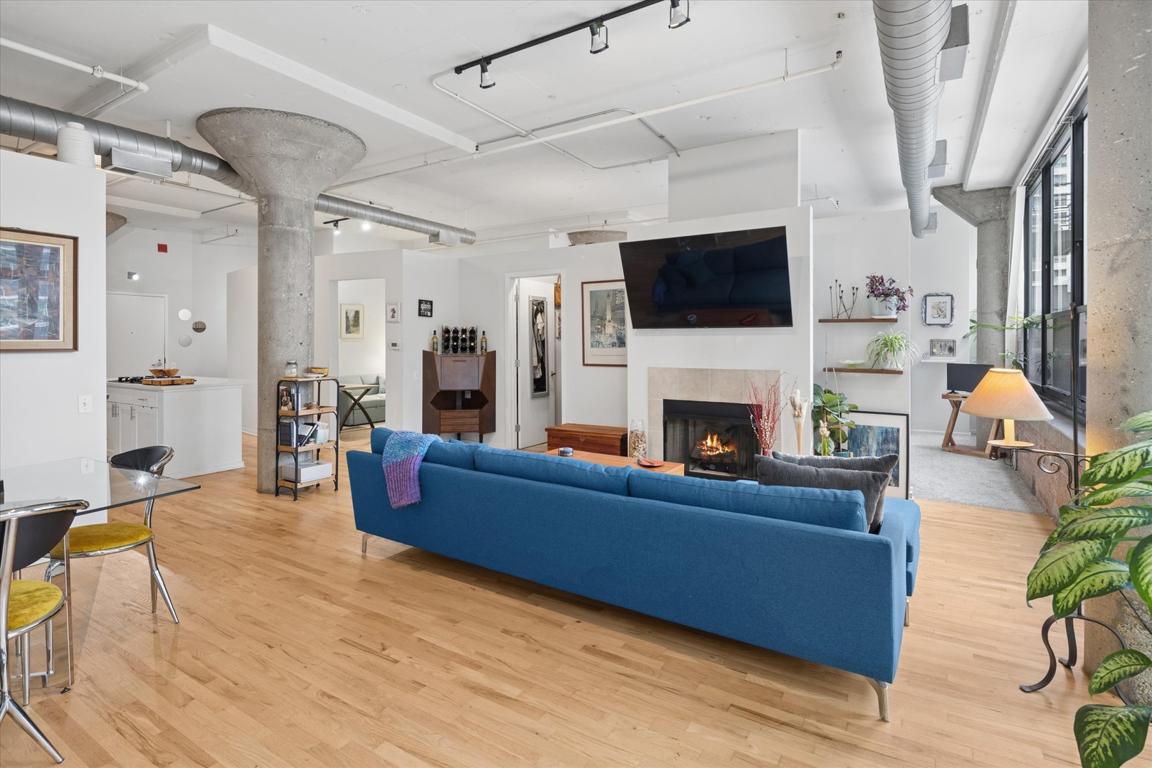 130 S CANAL Street Unit: 607