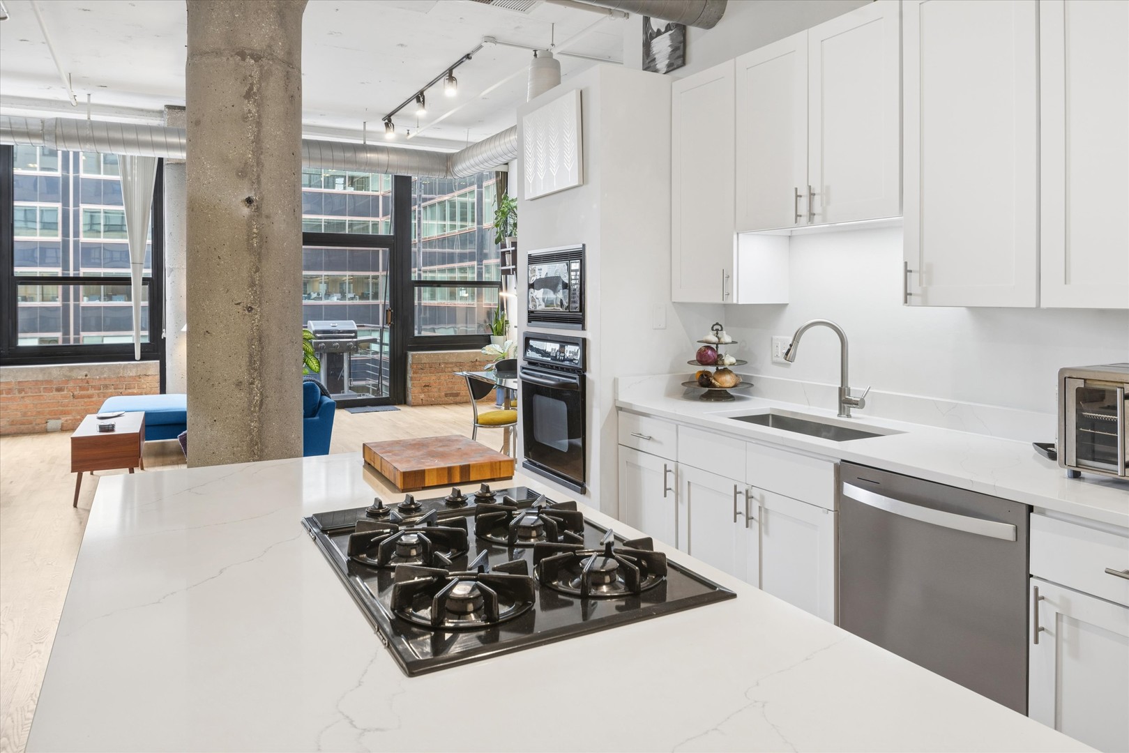 130 S CANAL Street Unit: 607