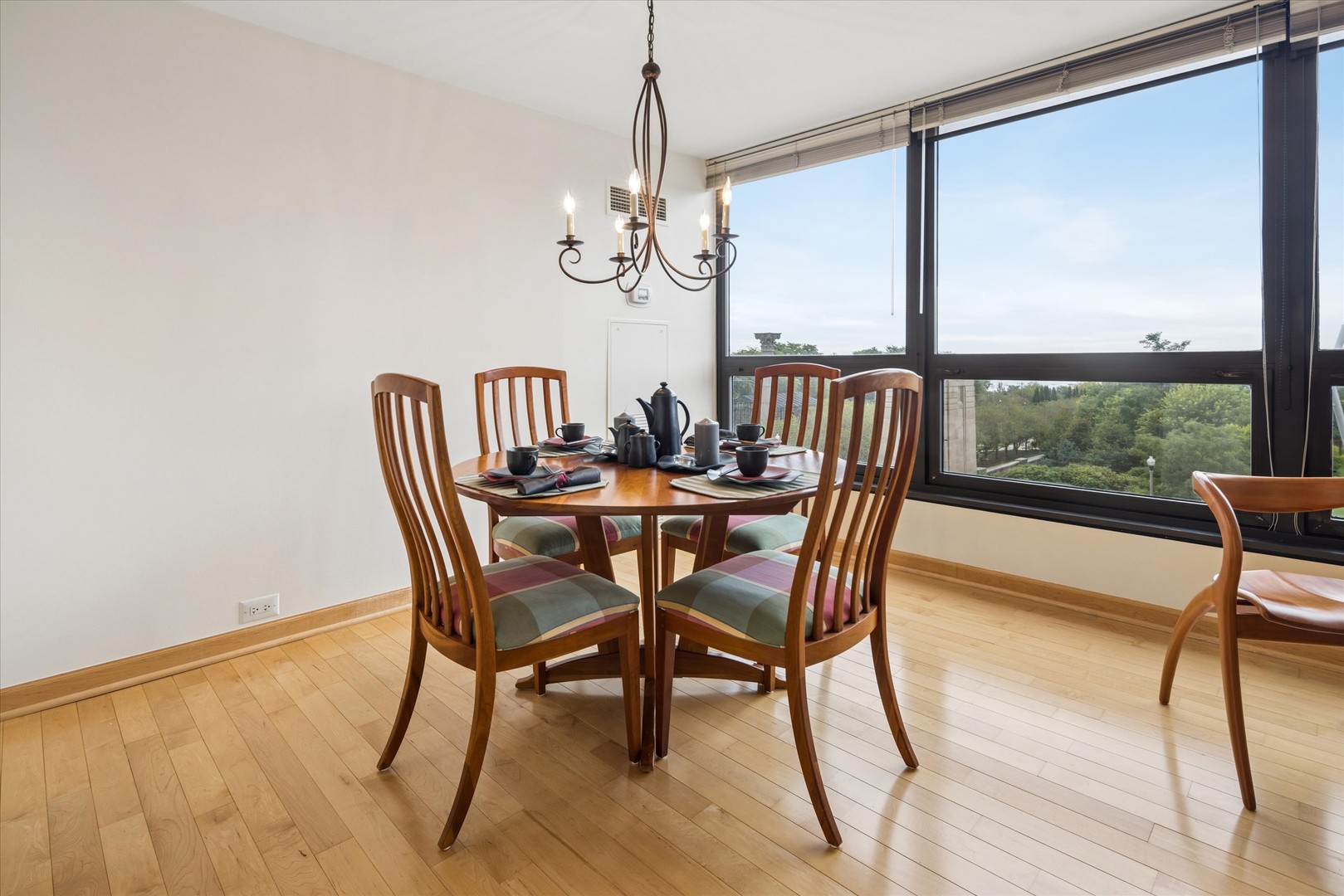 360 E RANDOLPH Street Unit: 403
