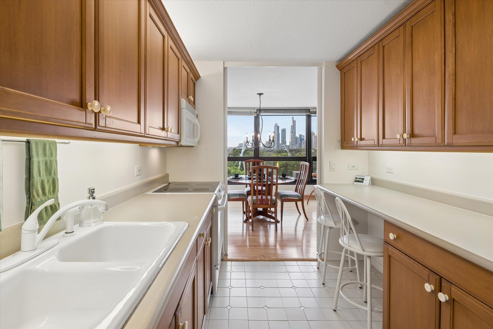 360 E RANDOLPH Street Unit: 403