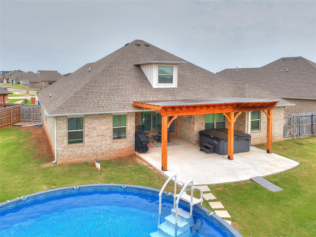 447 NE Auburn Lane