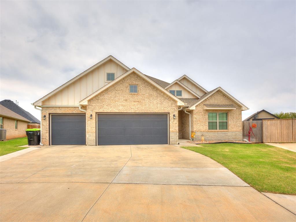 447 NE Auburn Lane