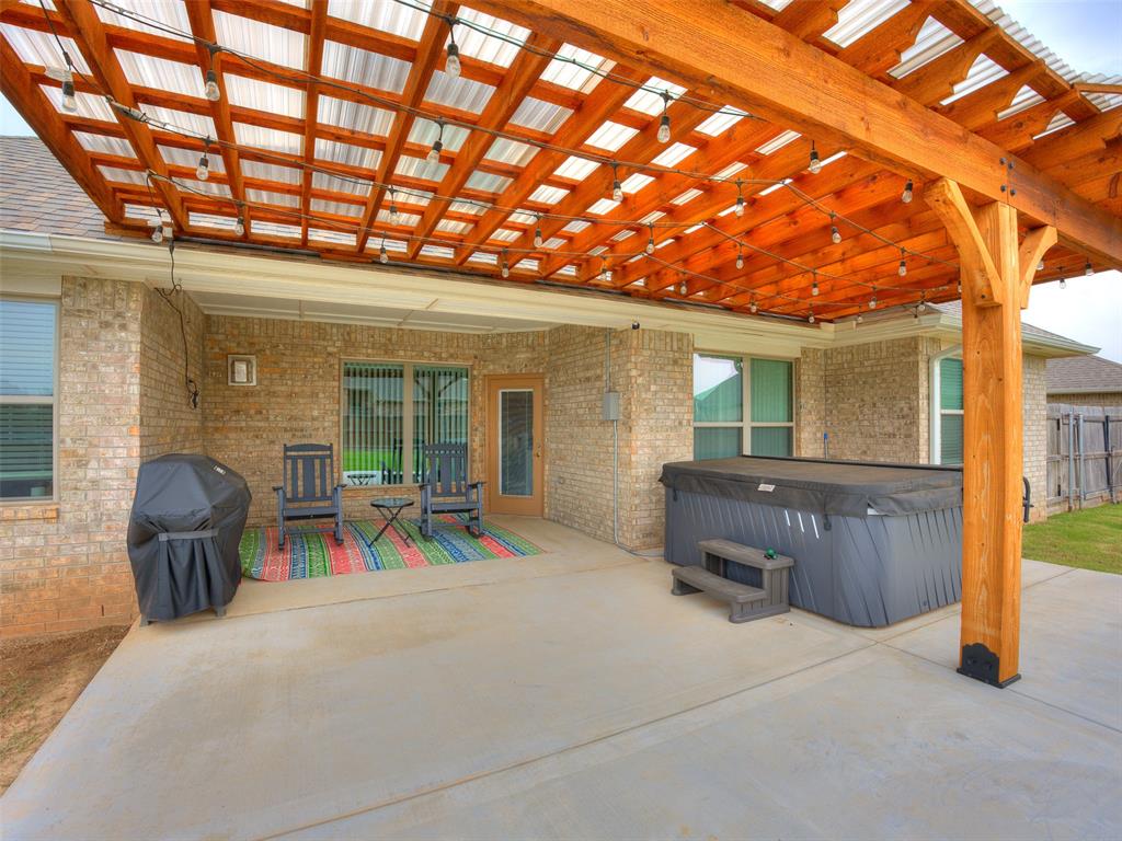 447 NE Auburn Lane