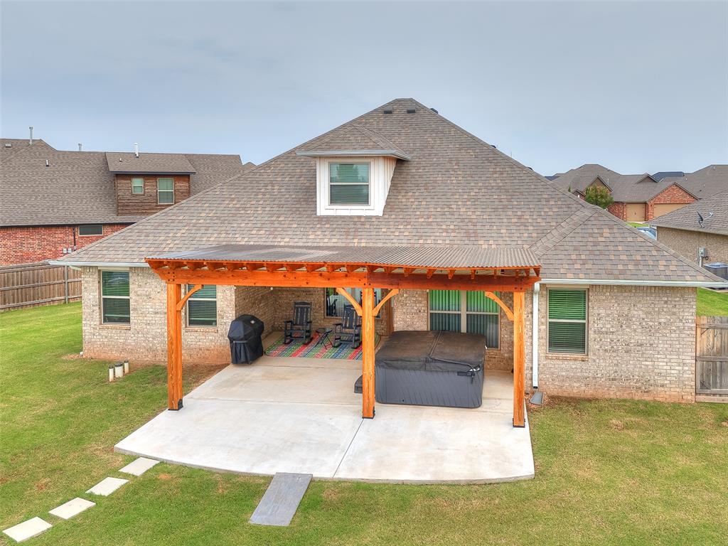 447 NE Auburn Lane