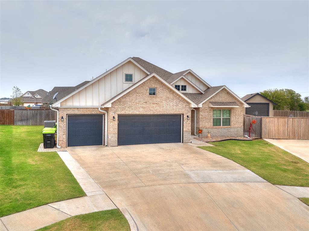 447 NE Auburn Lane