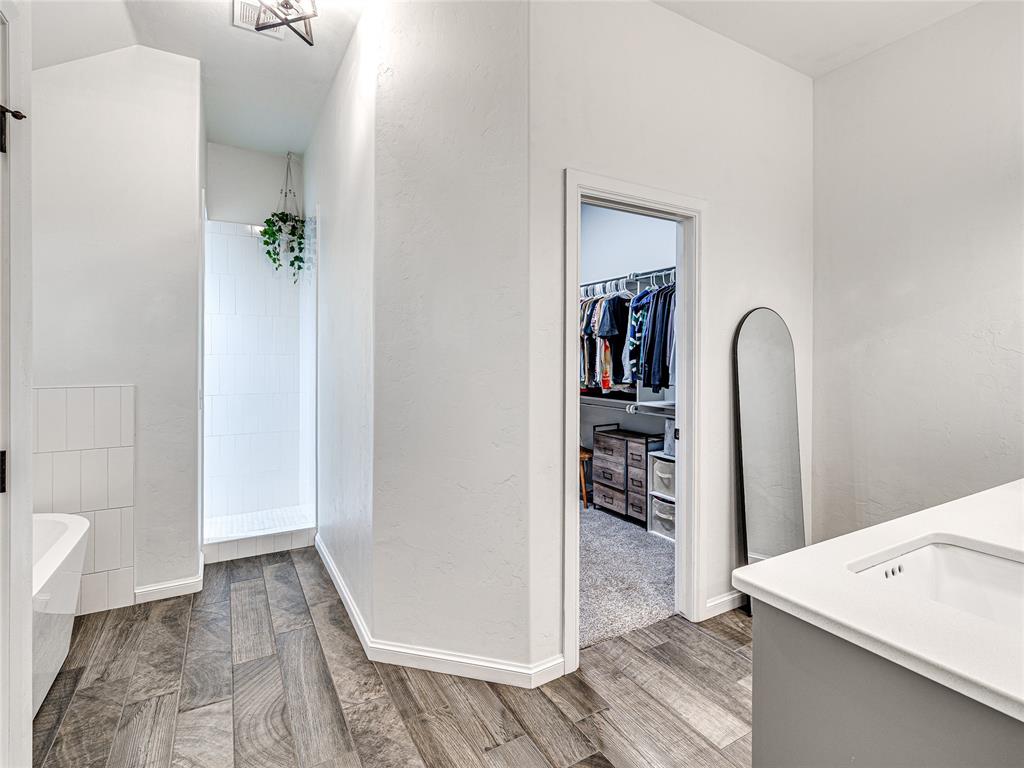 1204 N Wisteria Terrace