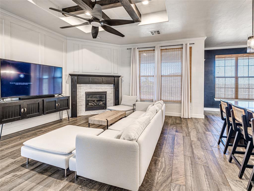 1204 N Wisteria Terrace