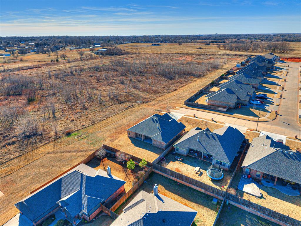 1204 N Wisteria Terrace