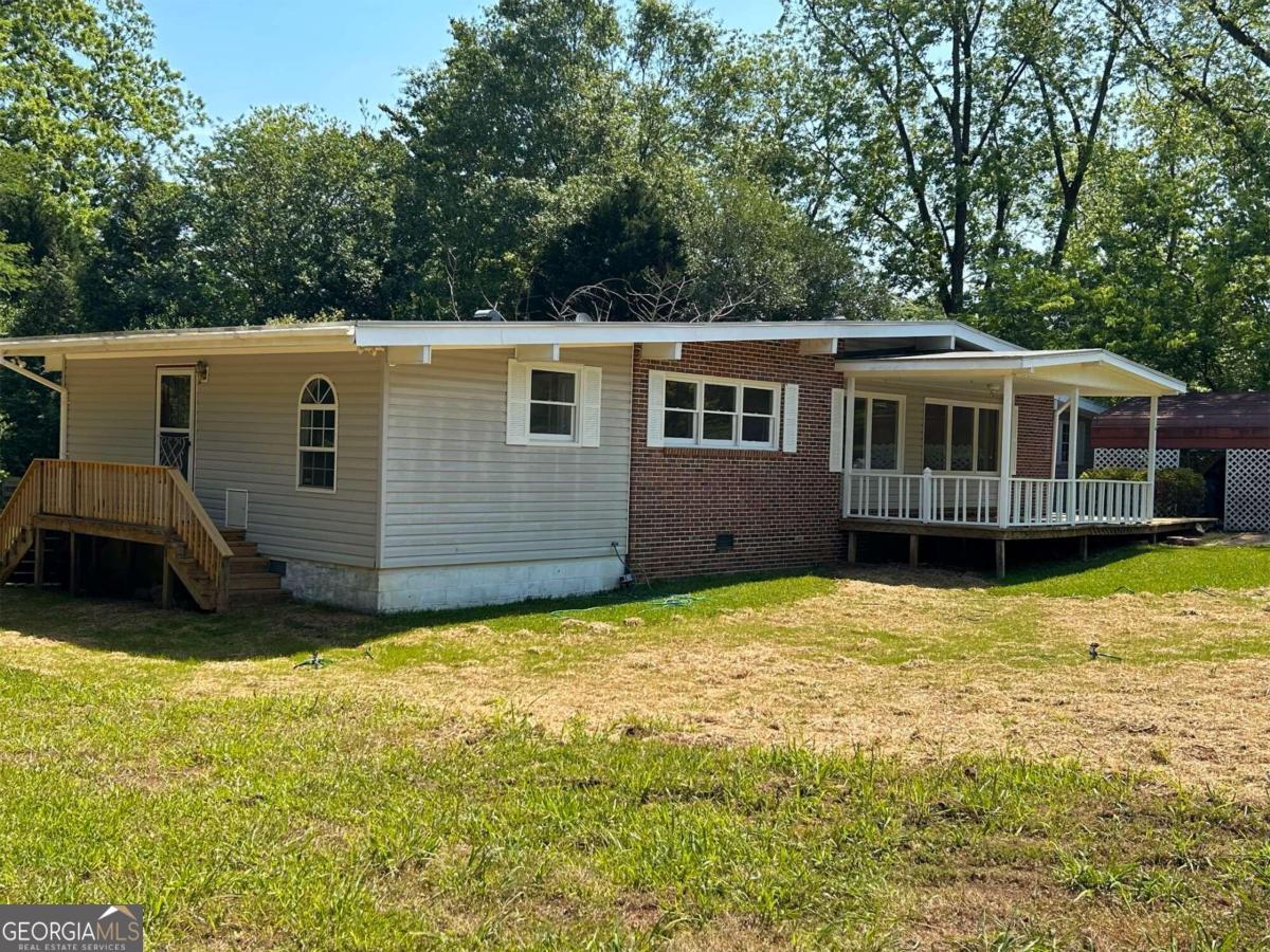 104 Matthews Lane