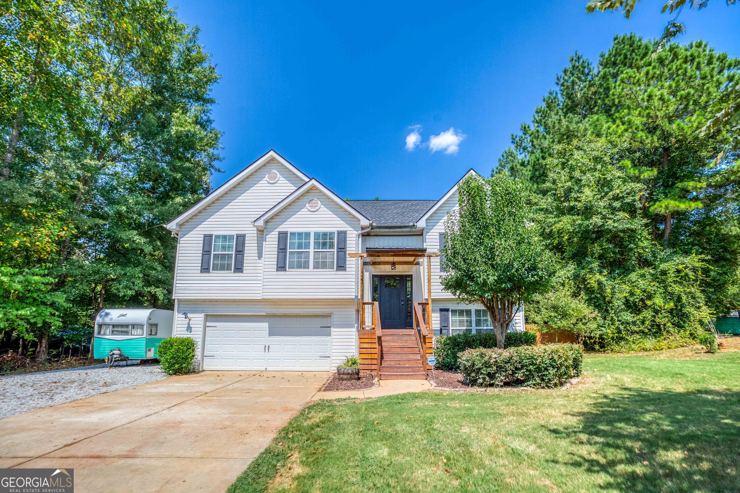 123 Falcon Way SE