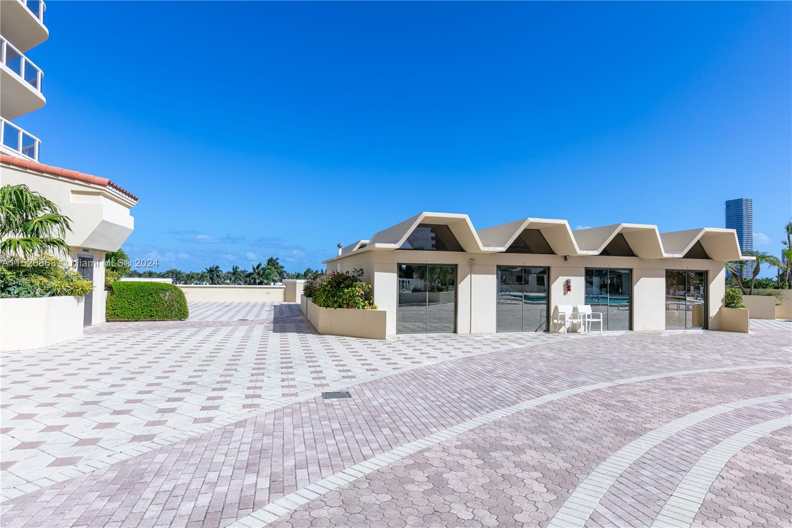 20191 E Country Club Dr # 1106