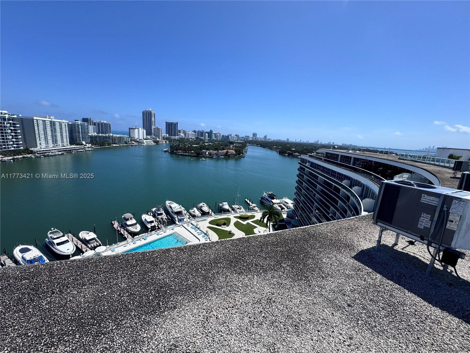 900 Bay Dr DS20