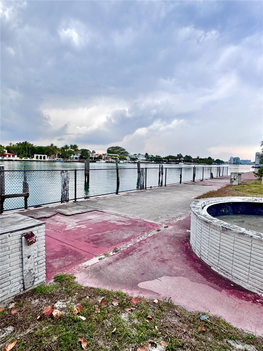 5255 Collins Ave Boat Slip E
