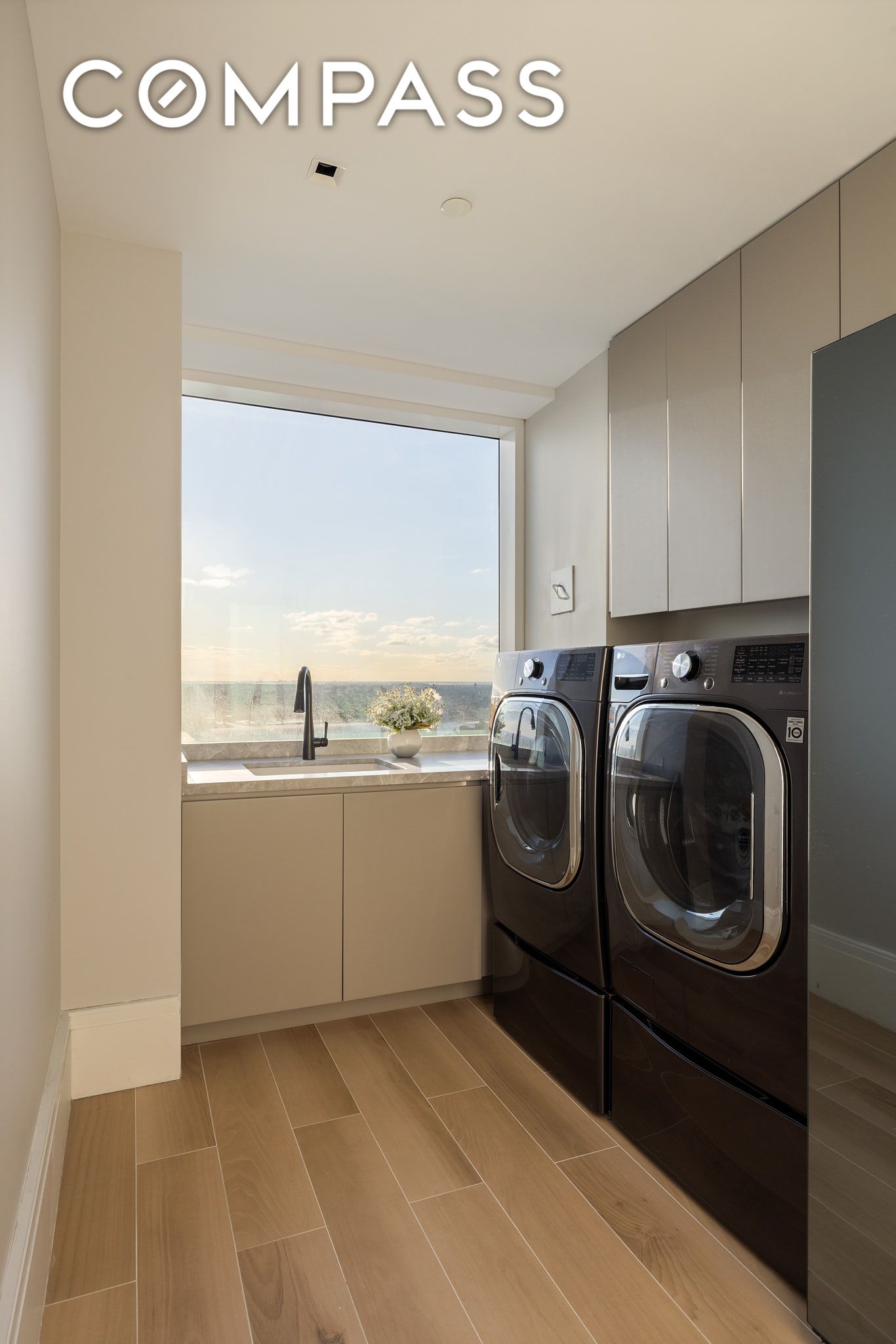 45 E 22nd Street 52/53B