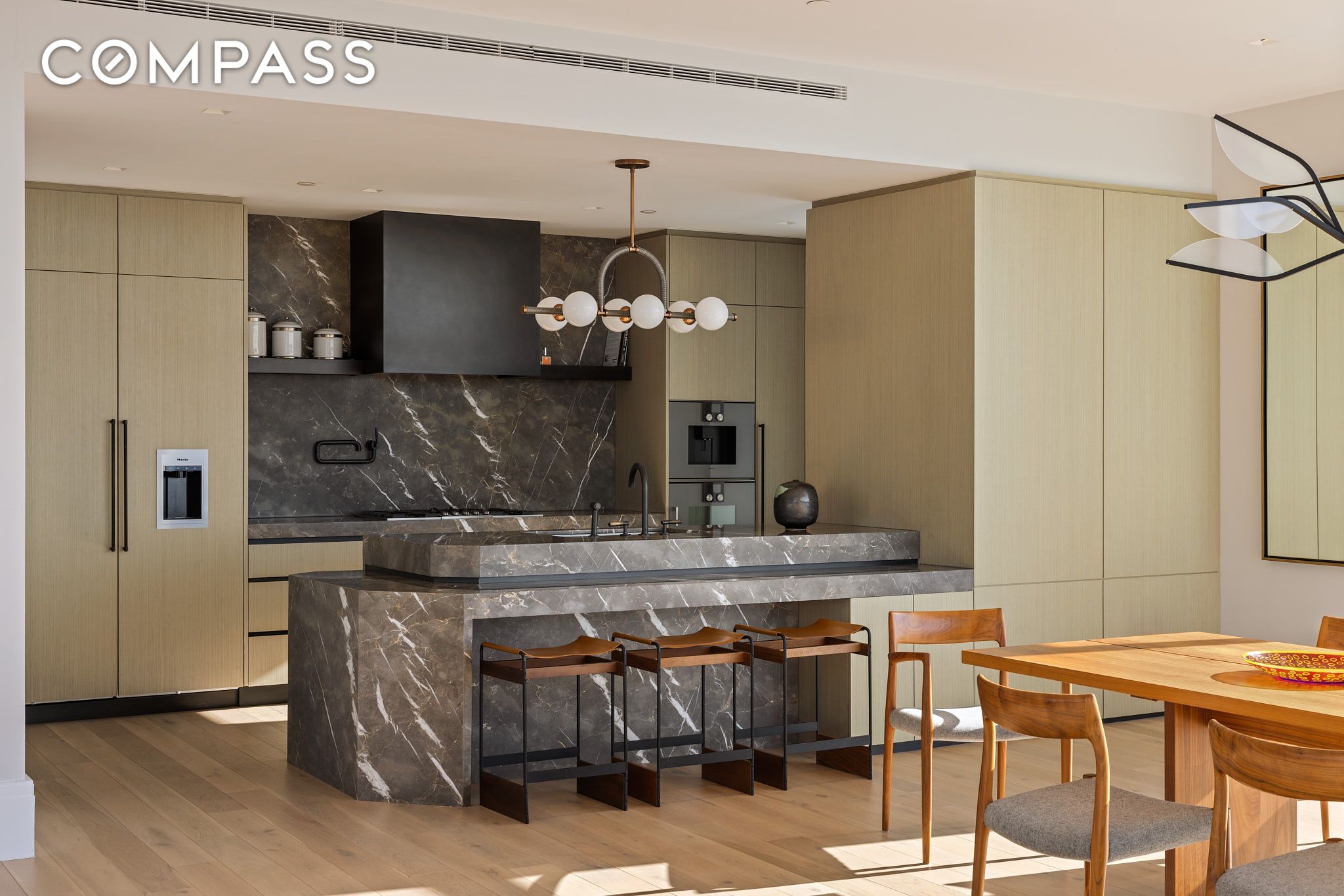 45 E 22nd Street 52/53B