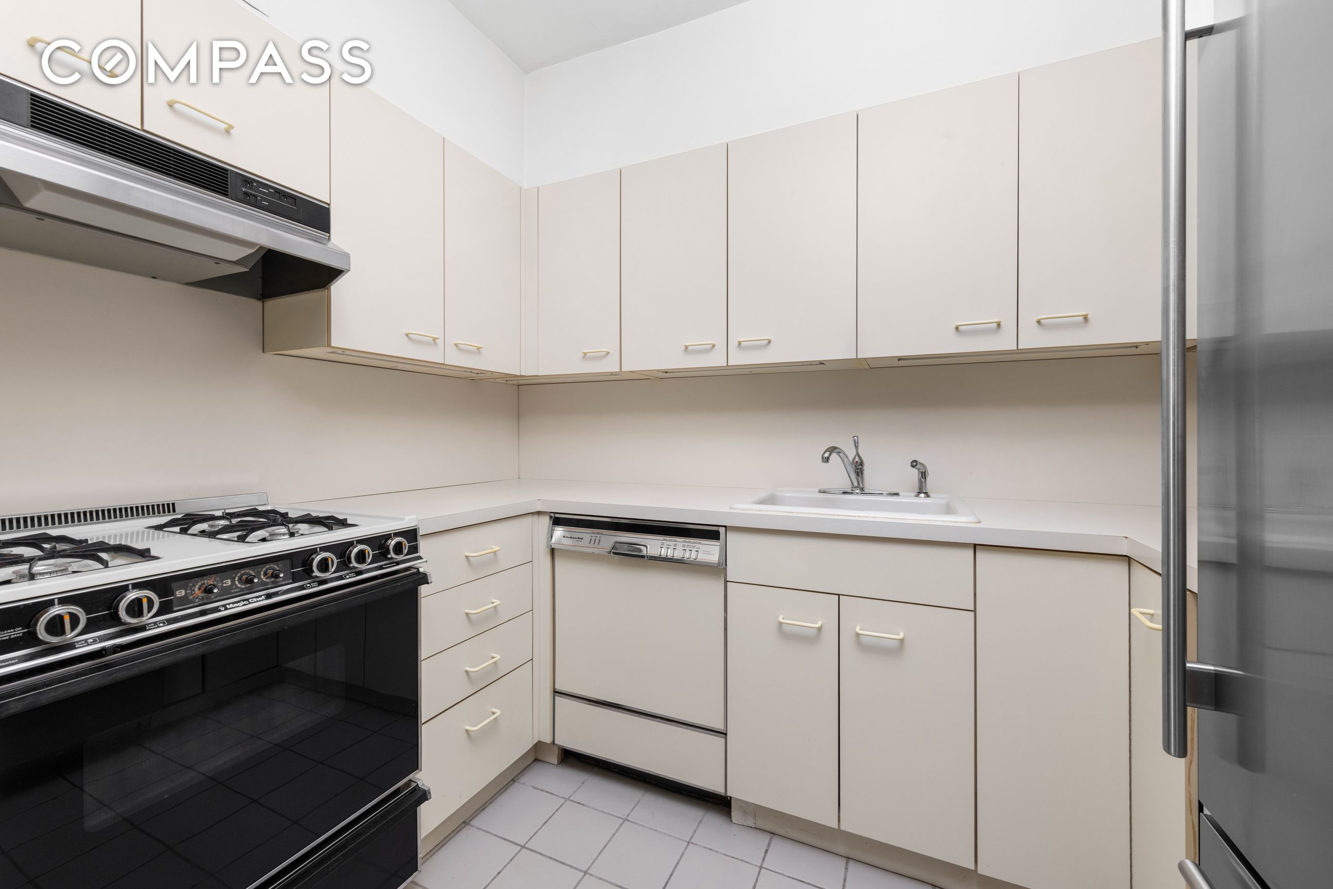 25 Sutton Place S 4I
