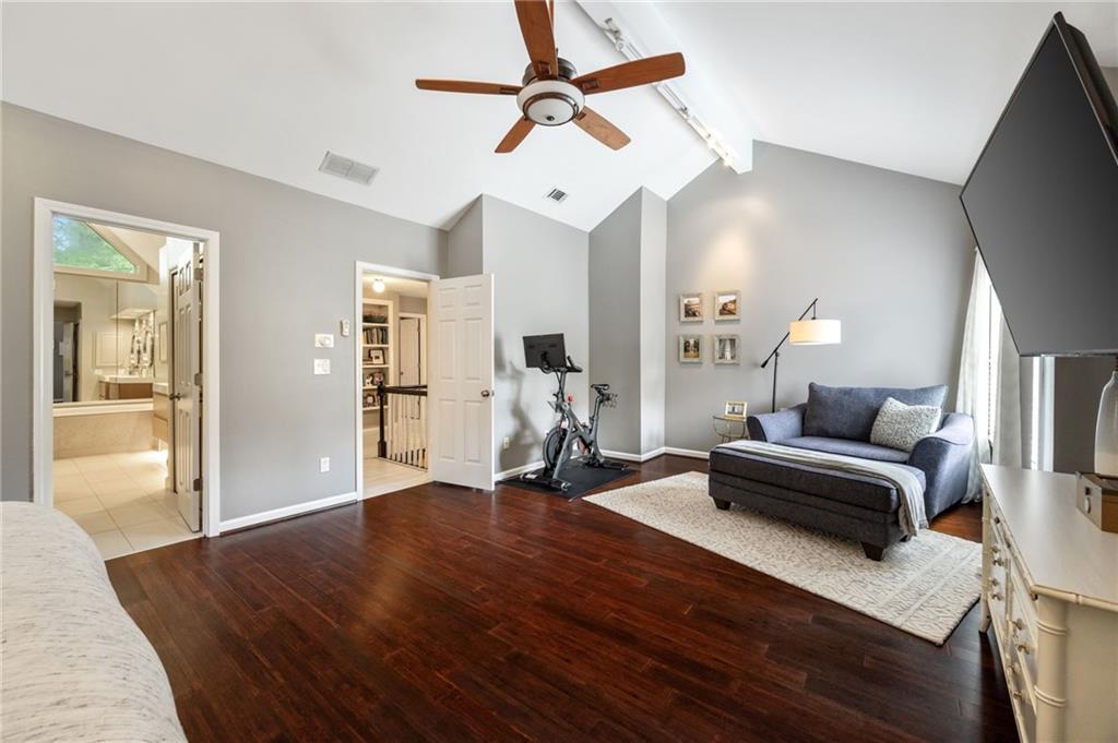 1094 Club Trace NE