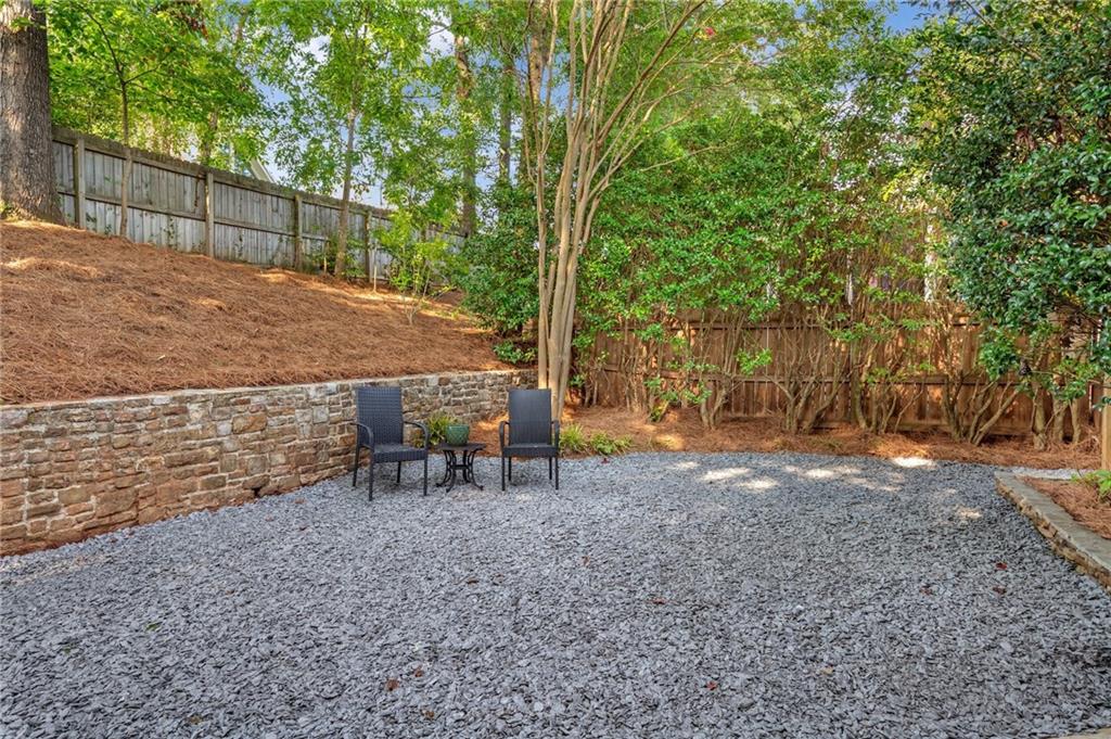 1094 Club Trace NE